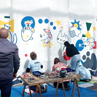 Dernier atelier de peinture avec un groupe de parents