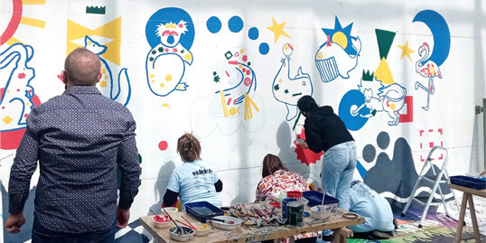 Dernier atelier de peinture avec un groupe de parents